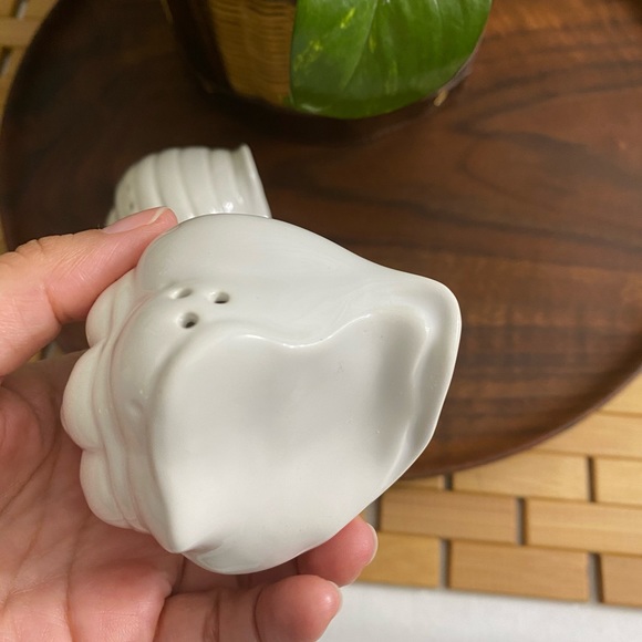 Dining Coastal Seashell Conch Salt And Pepper Shaker Ceramic Set